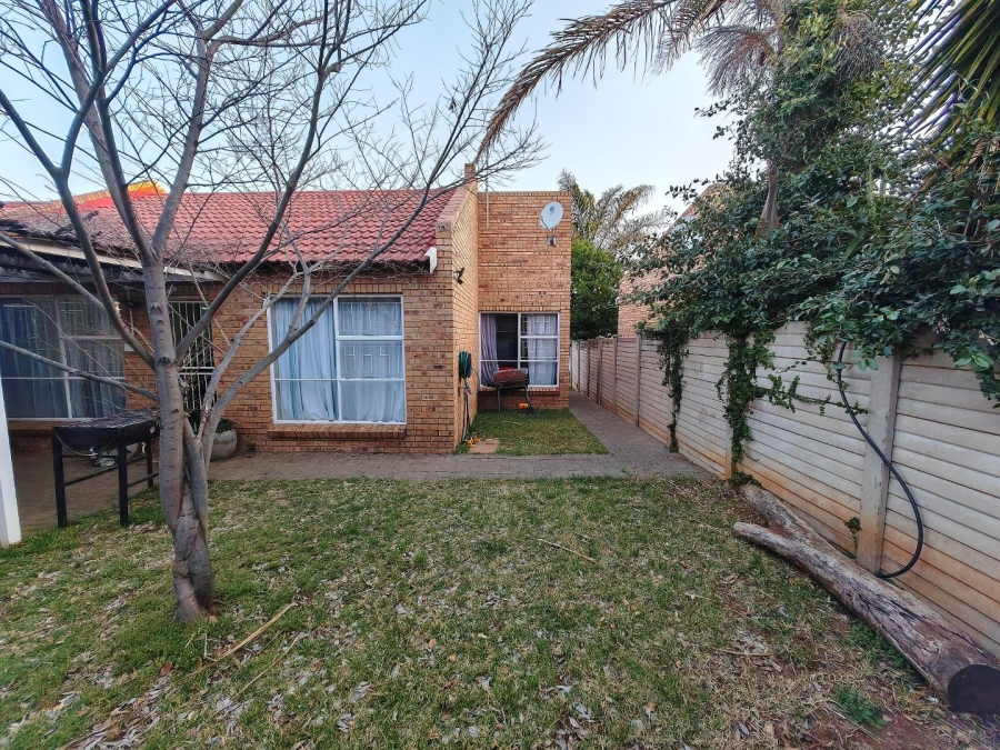 2 Bedroom Property for Sale in Langenhovenpark Free State